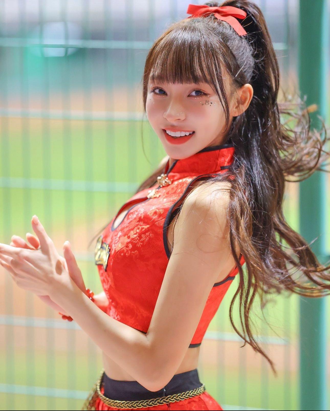 林襄分享多張攝於花蓮的啦啦隊造型靚相。