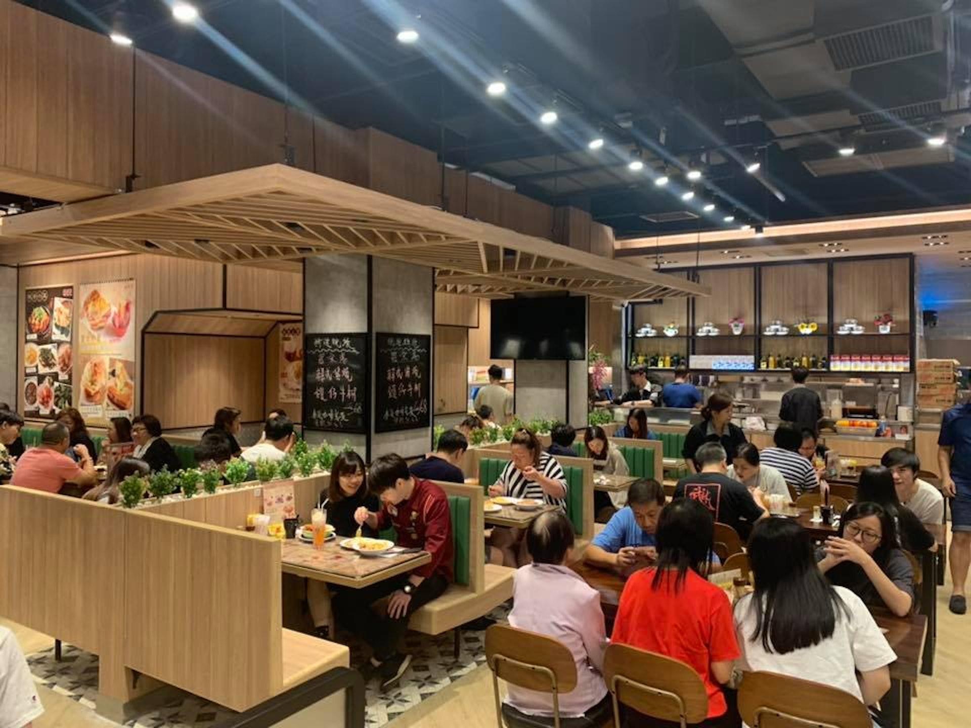 「紅茶冰室」主打港式美食,內地客喜歡其港式情懷,被譽為「小紅書名店」。