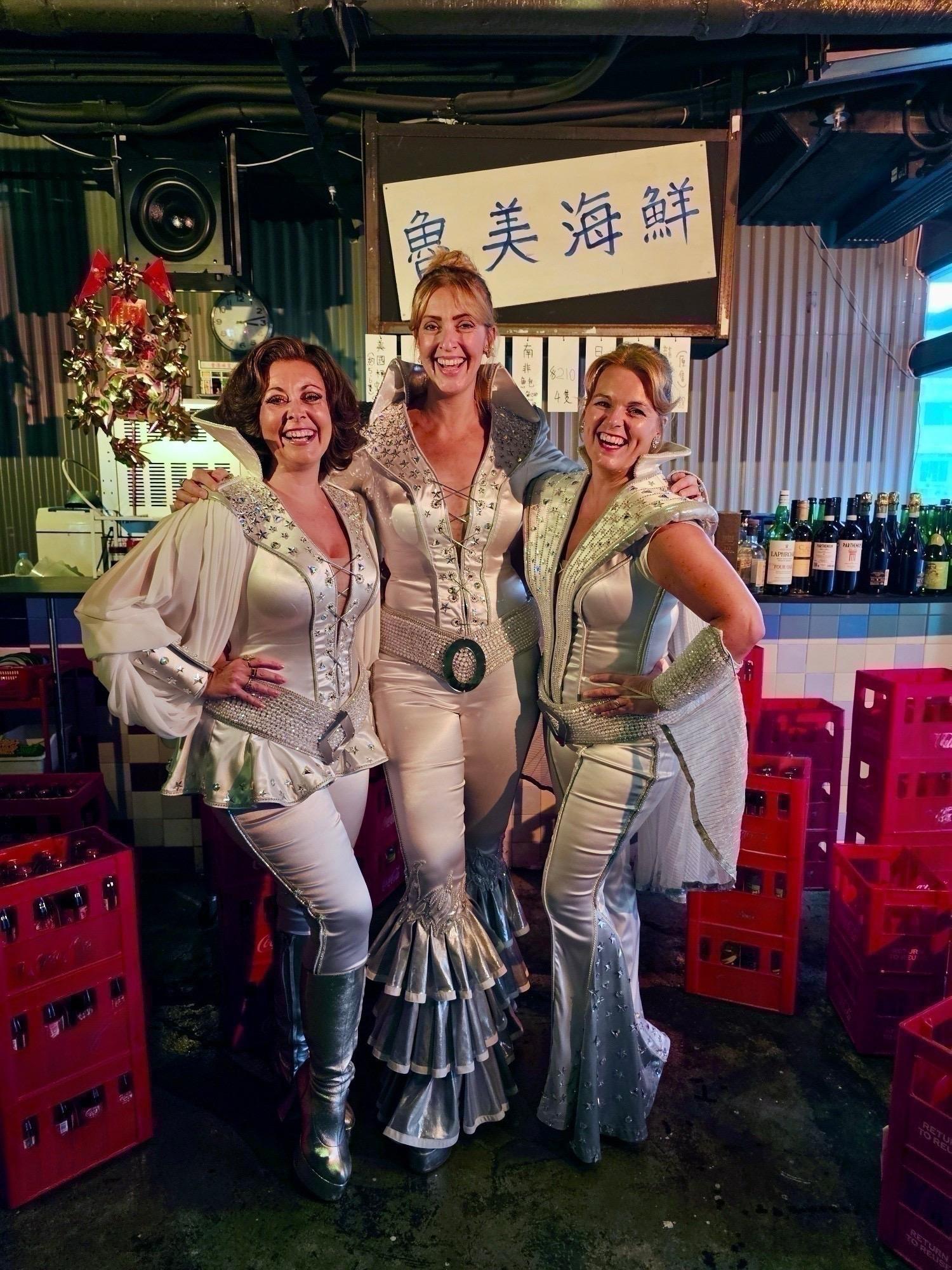 左起:Sarah Earnshaw、Steph Parry、Nicky Swift。