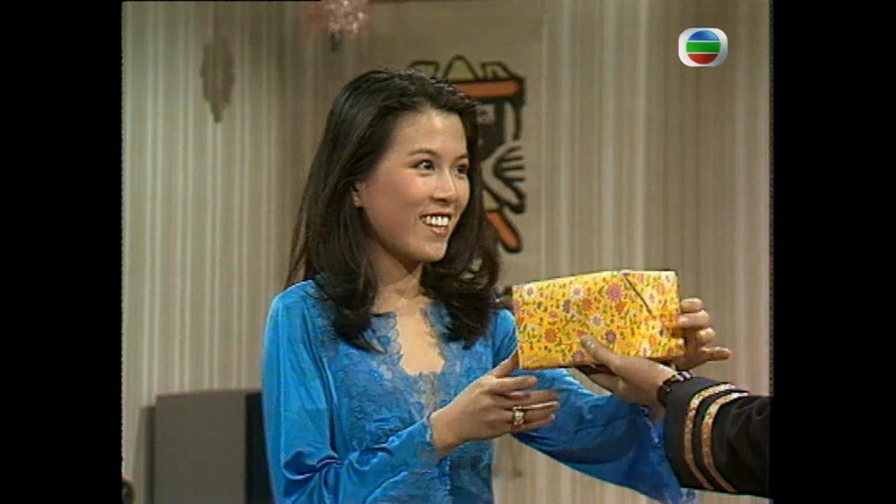 繆騫人在《甜姐兒》中之造型,連件睡衣都靚過人。