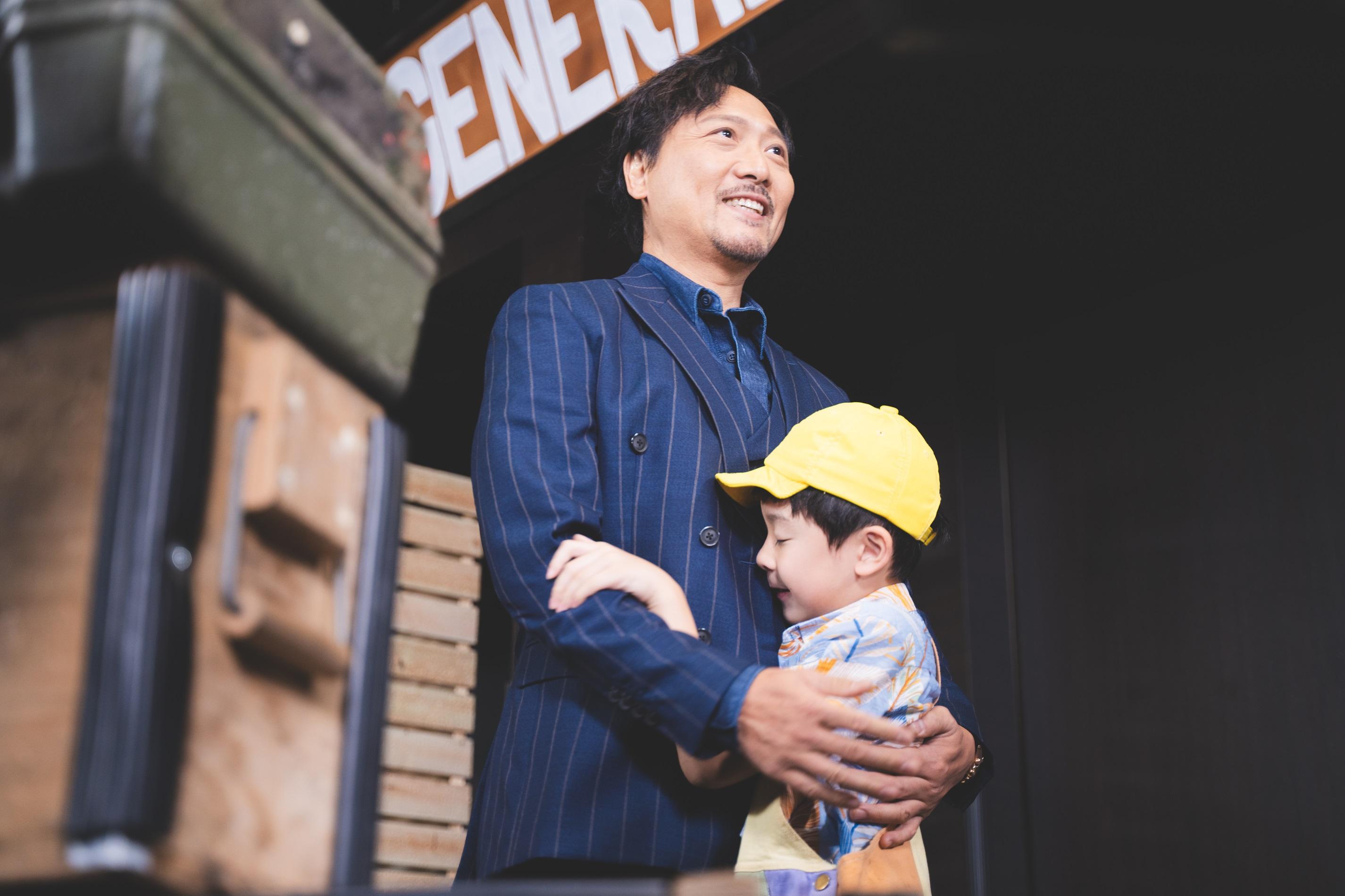 潘燦良雖然在拍戲期間,與兒子保持距離,但私下兩人經常短訊聯絡,感情要好。