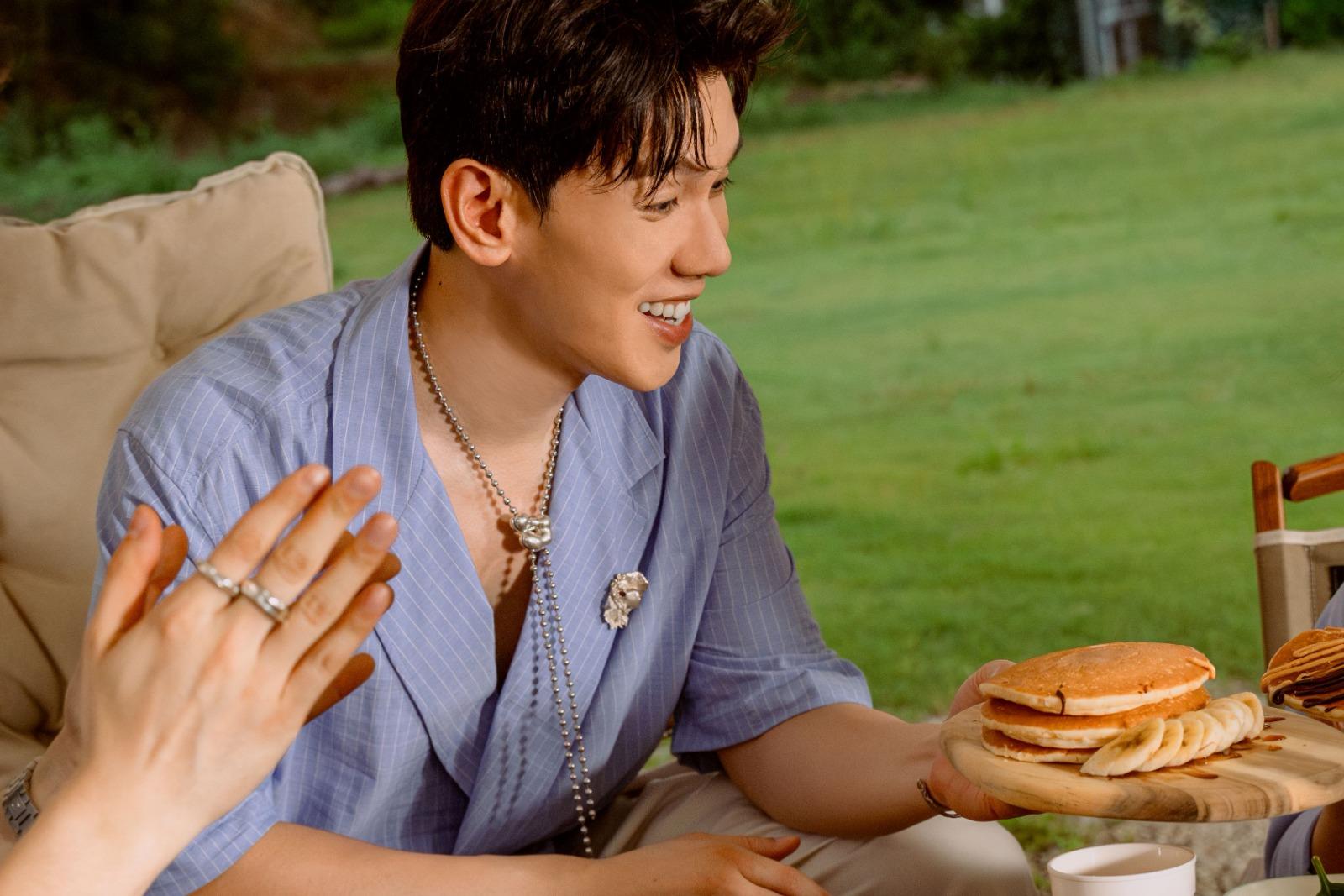 MV方面,繼上次《波希米亞(沒有)狂想曲》後,再次找來Pazu擔任導演。