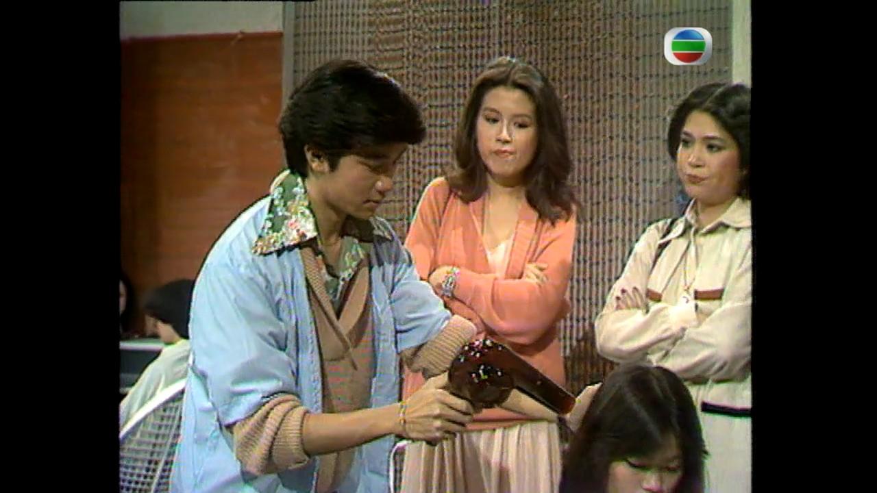 重溫繆騫人當年演出的《甜姐兒》片段。