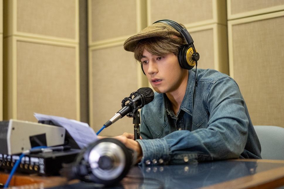 魏浚笙首次演廣播劇,聲演外星人。