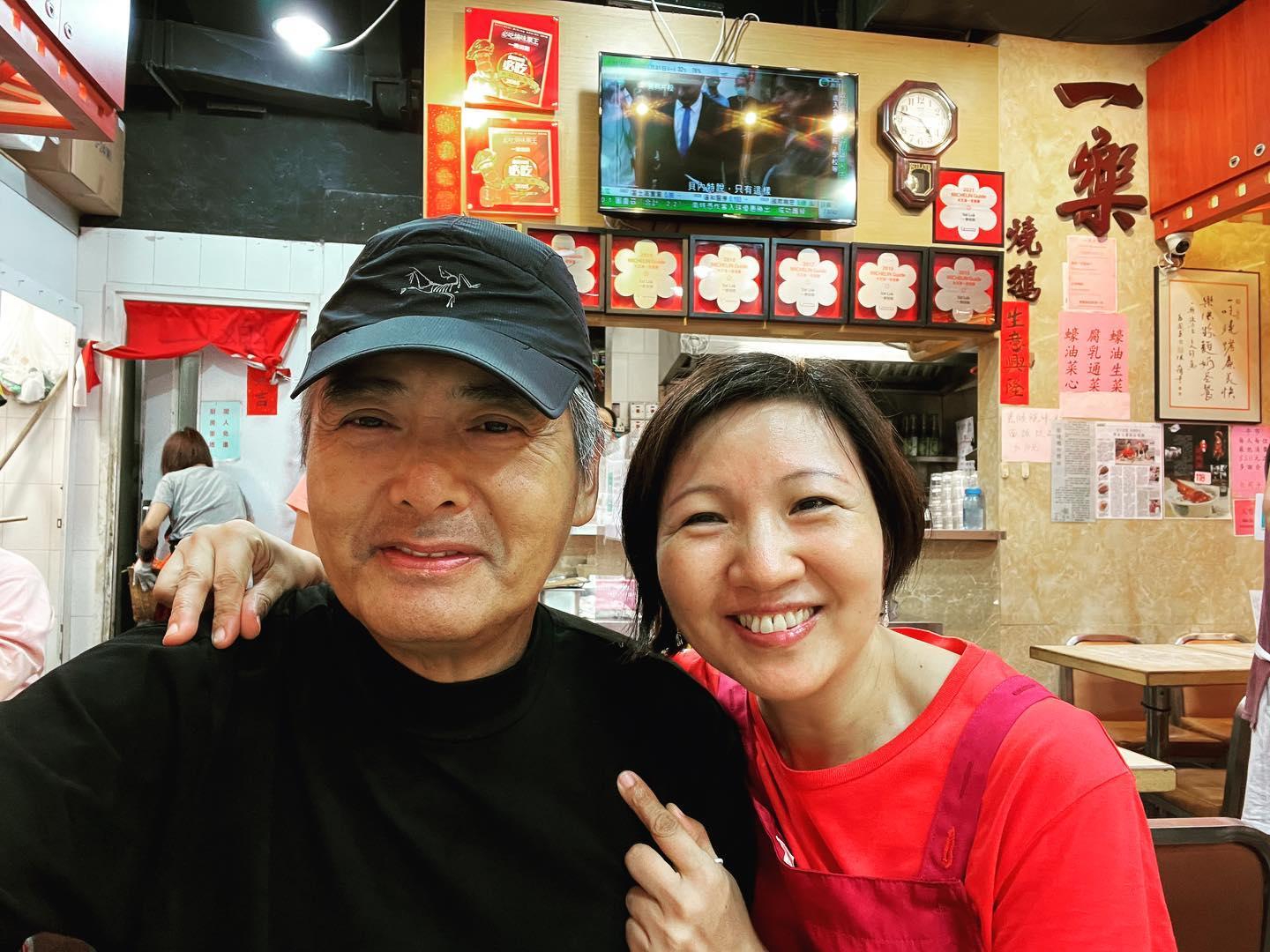 中環「一樂燒鵝」老闆及影星周潤發。(一樂燒鵝FB)