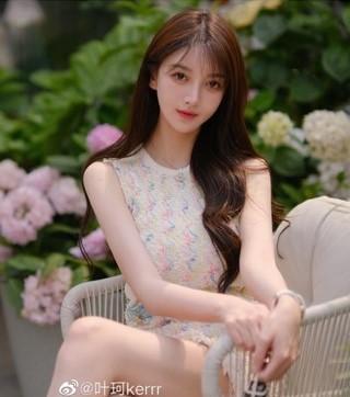 Angelababy現身香港政協活動 黃曉明拖新歡七夕約會登熱搜