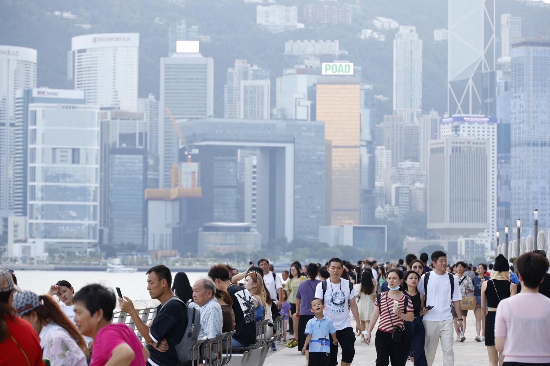 全球收入排名2024|香港平均月薪不入世界前20名,每年更較新加坡少賺12萬。(資料圖片/林俊源攝)