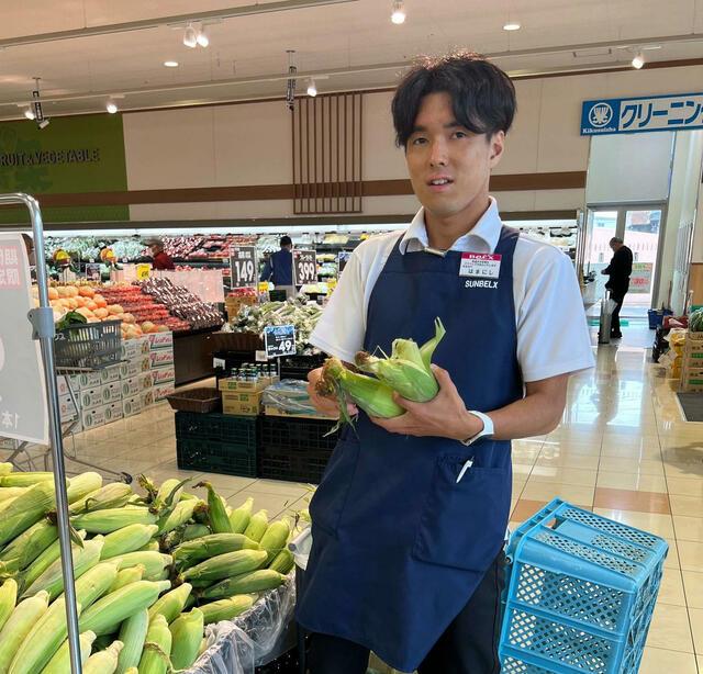 濱西諒每星期會在超市工作4日。(網上圖片)