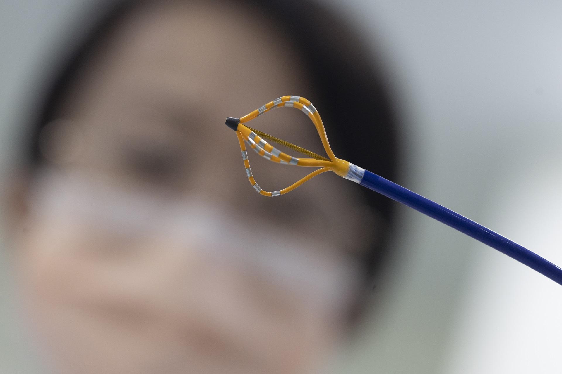 嶄新的脈衝場消融術,透過導管端釋放脈衝能量,令異常細胞失去活性。