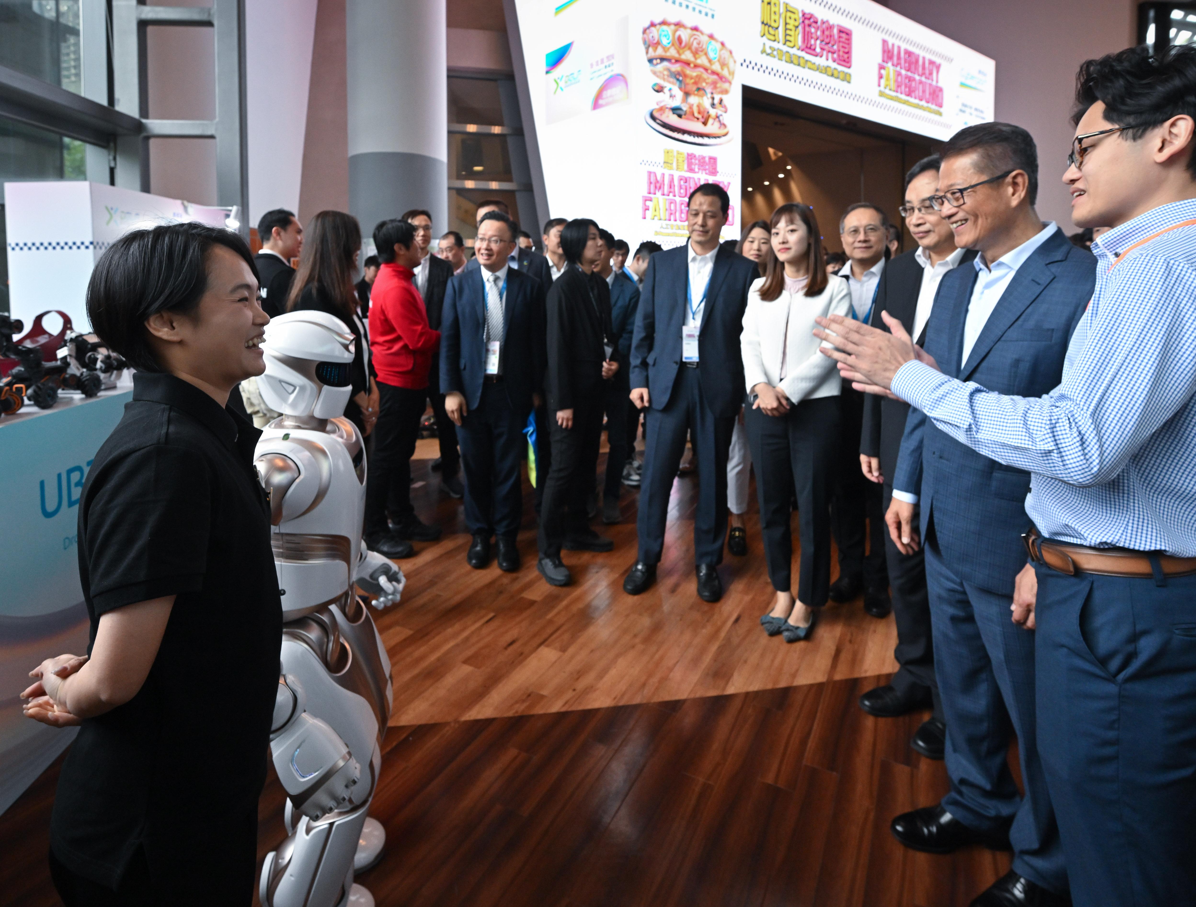 陳茂波指要培育年輕的創科人才。(陳茂波網誌)