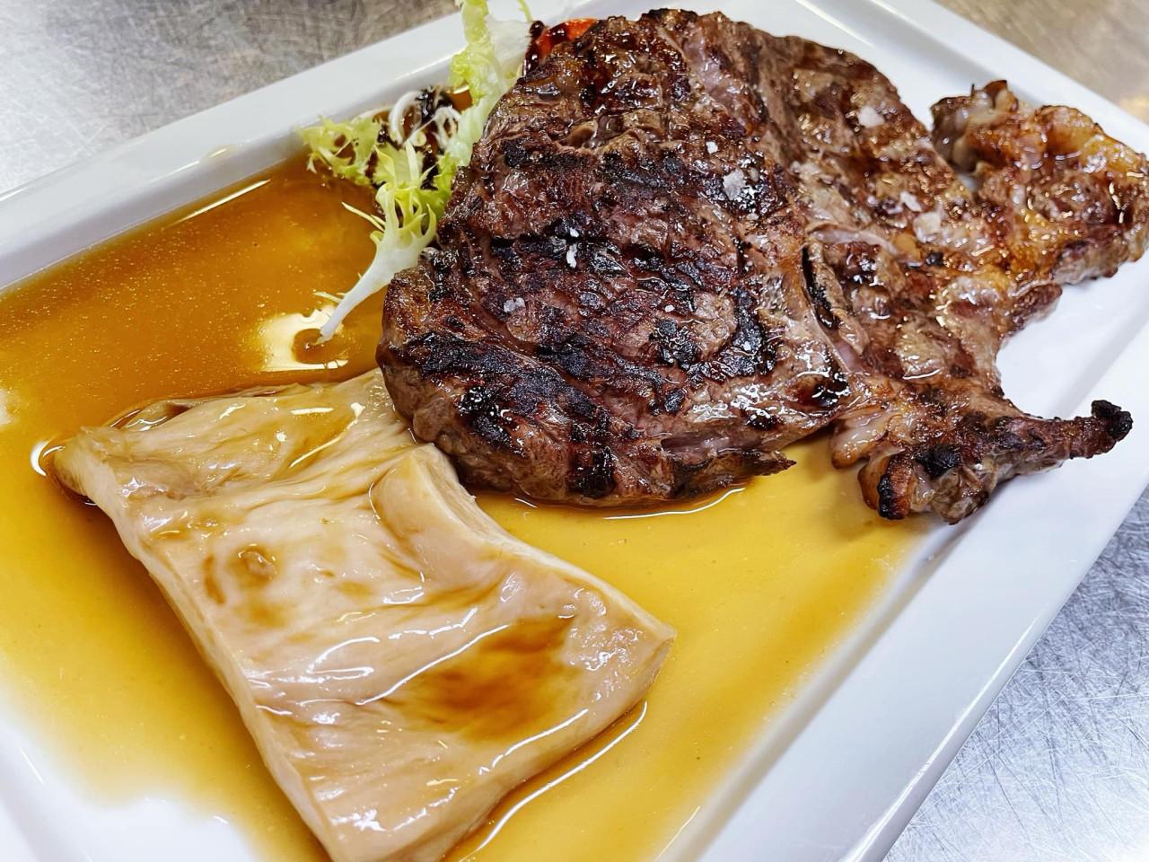 其招牌菜花膠扒遠近馳名,還有斧頭扒等。(Nebraska fb圖)