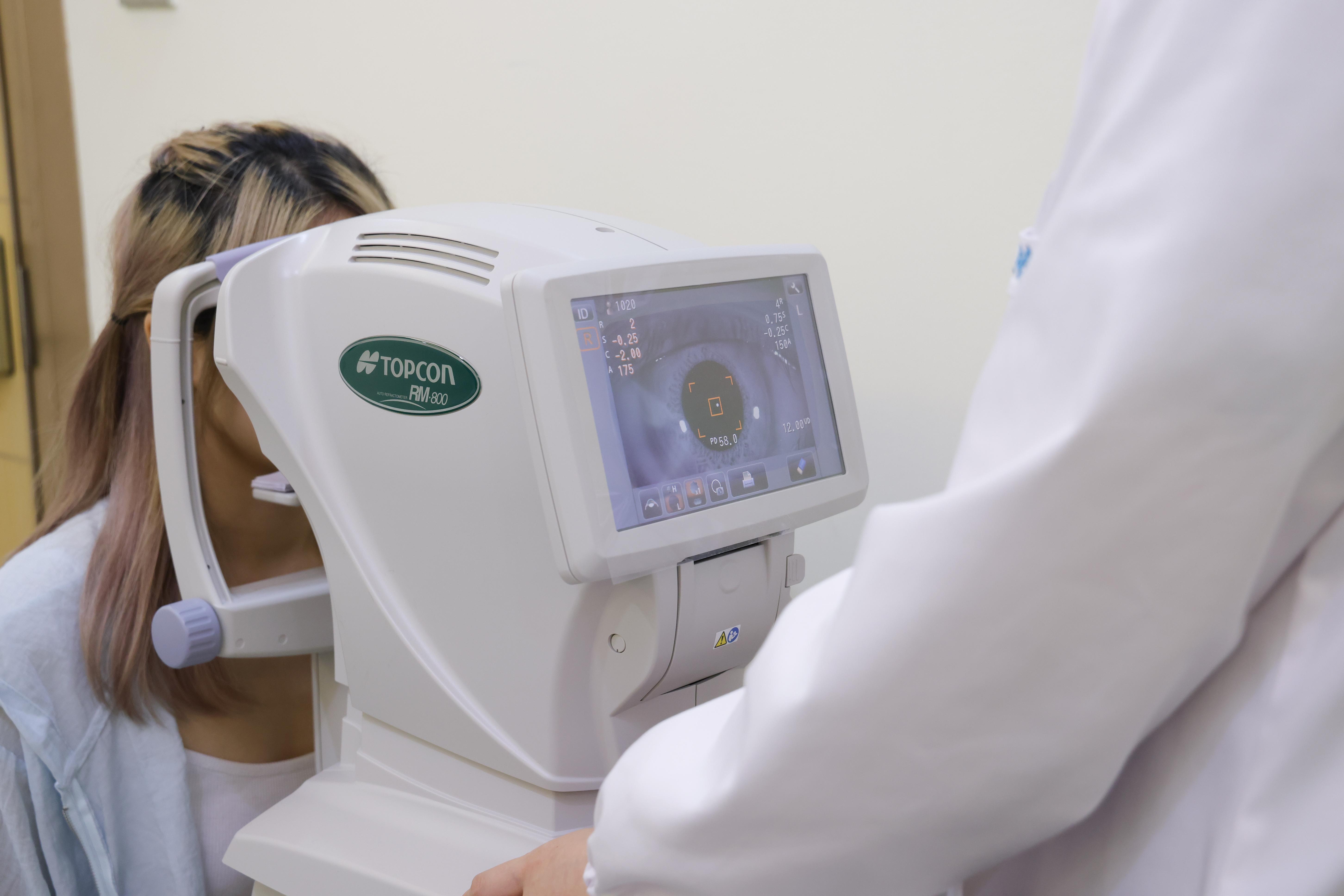 Eziwish眼鏡內的驗光師都擁有逾10年的驗眼經驗,每一位都僧為客人提供既專業又貼心的建議。