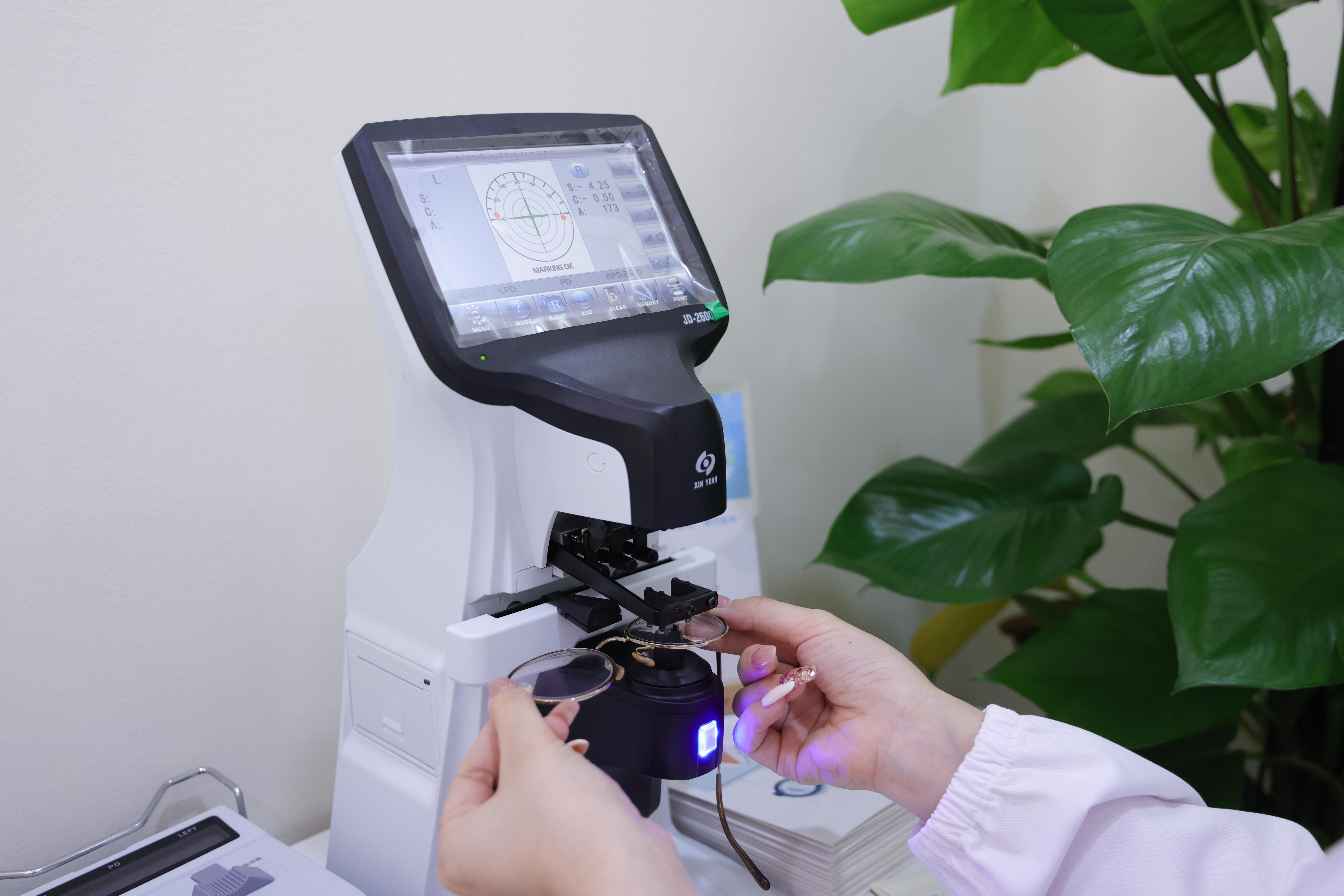 大家亦可帶同舊眼鏡,讓驗光師先初步檢查舊眼鏡的度數。