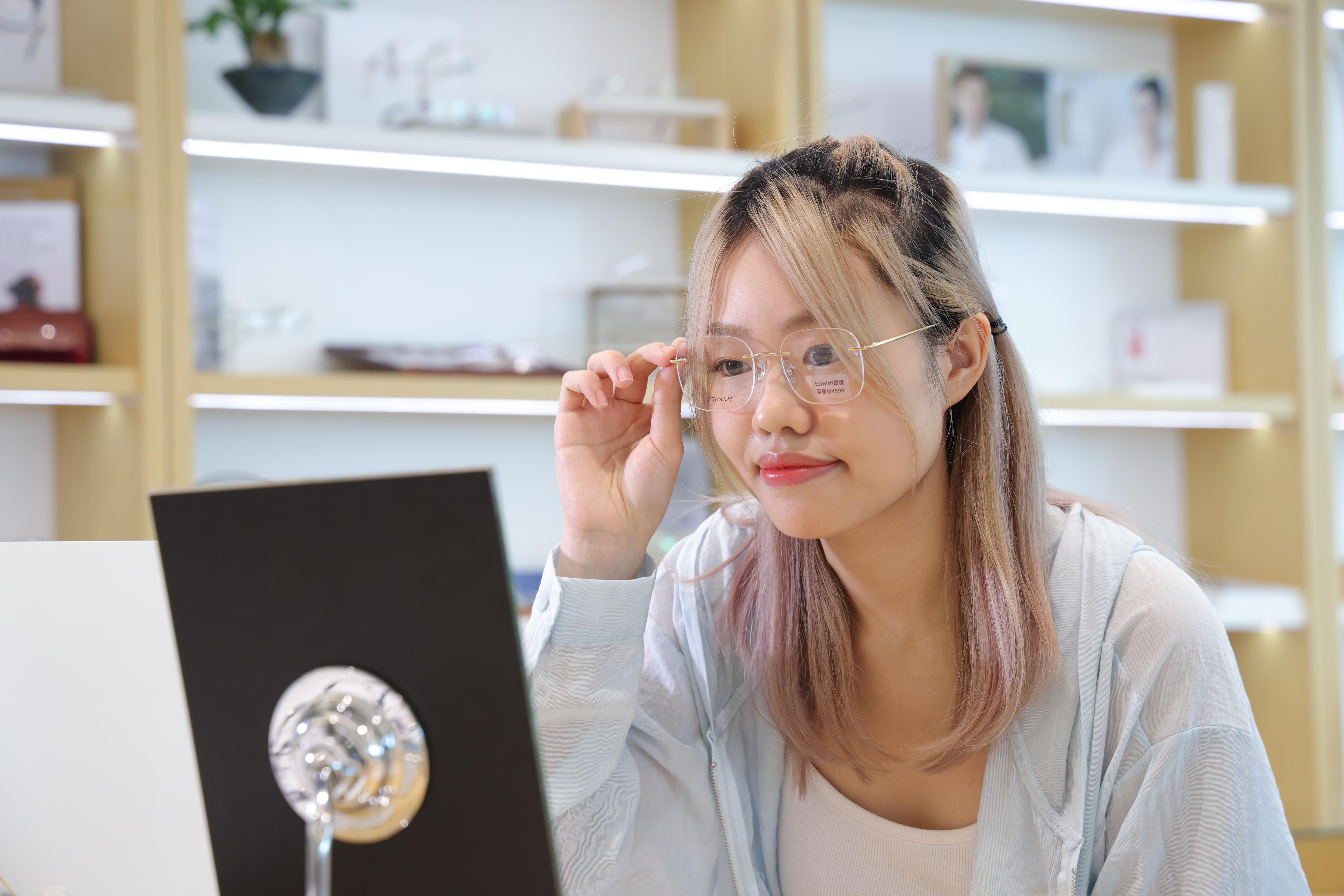 店內鏡框以臉型、穿搭風格以及高度數分門別類,令大家可以更具針對性尋找更適合的鏡框。