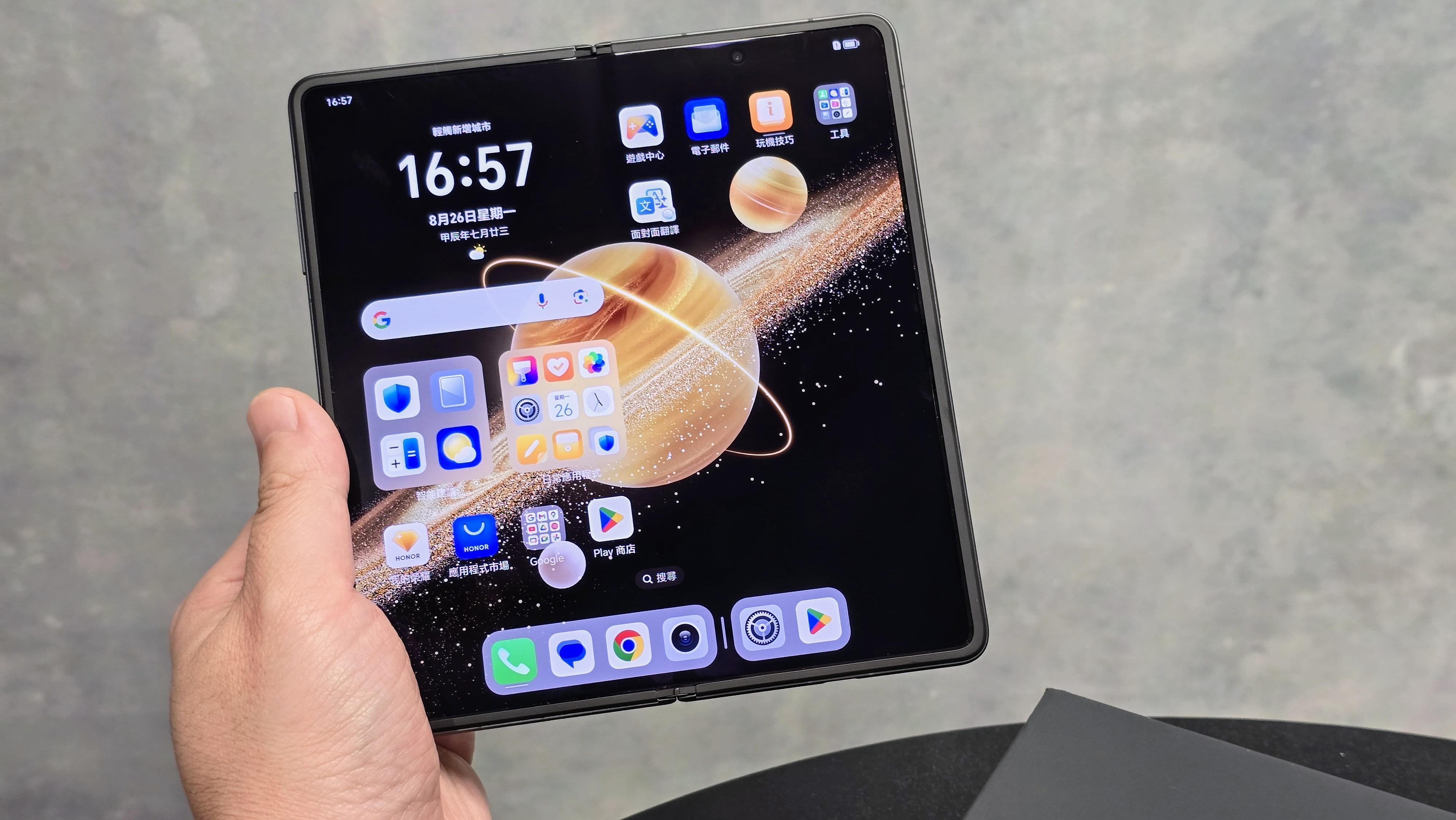 展開後是7.92吋屏幕。