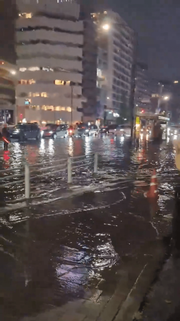 東京暴雨破紀錄!新宿驚現下水道水柱噴發奇景