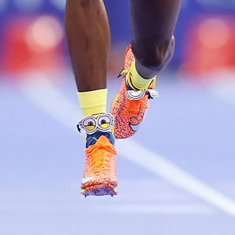 「海綿寶寶」驚現巴黎奧運?烏干達選手Tarsis Orogot穿搭搶眼意外成為焦點