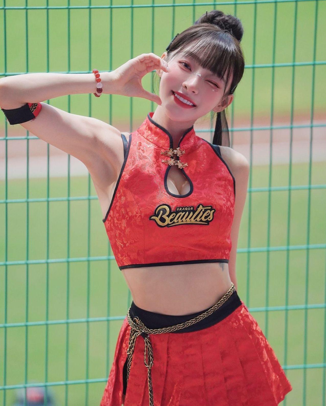 林襄分享多張攝於花蓮的啦啦隊造型靚相。