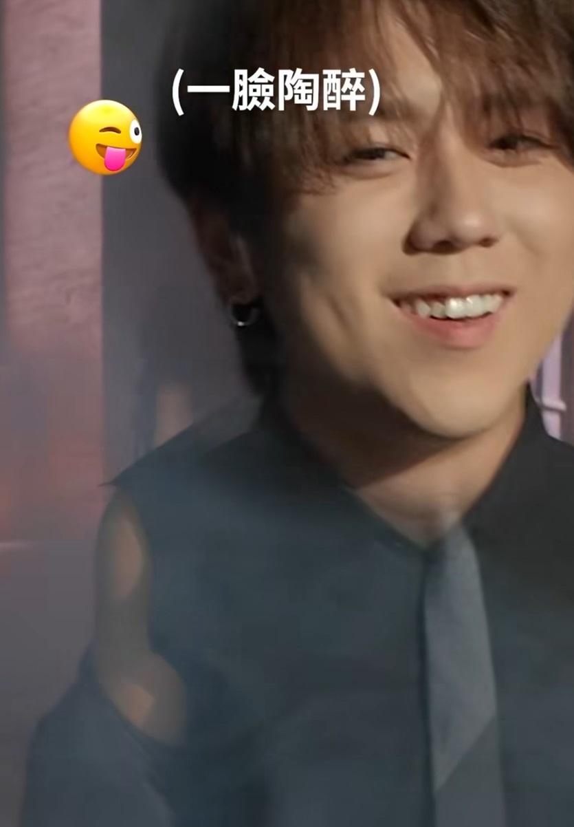 究竟對住馮大導定model咁陶醉?