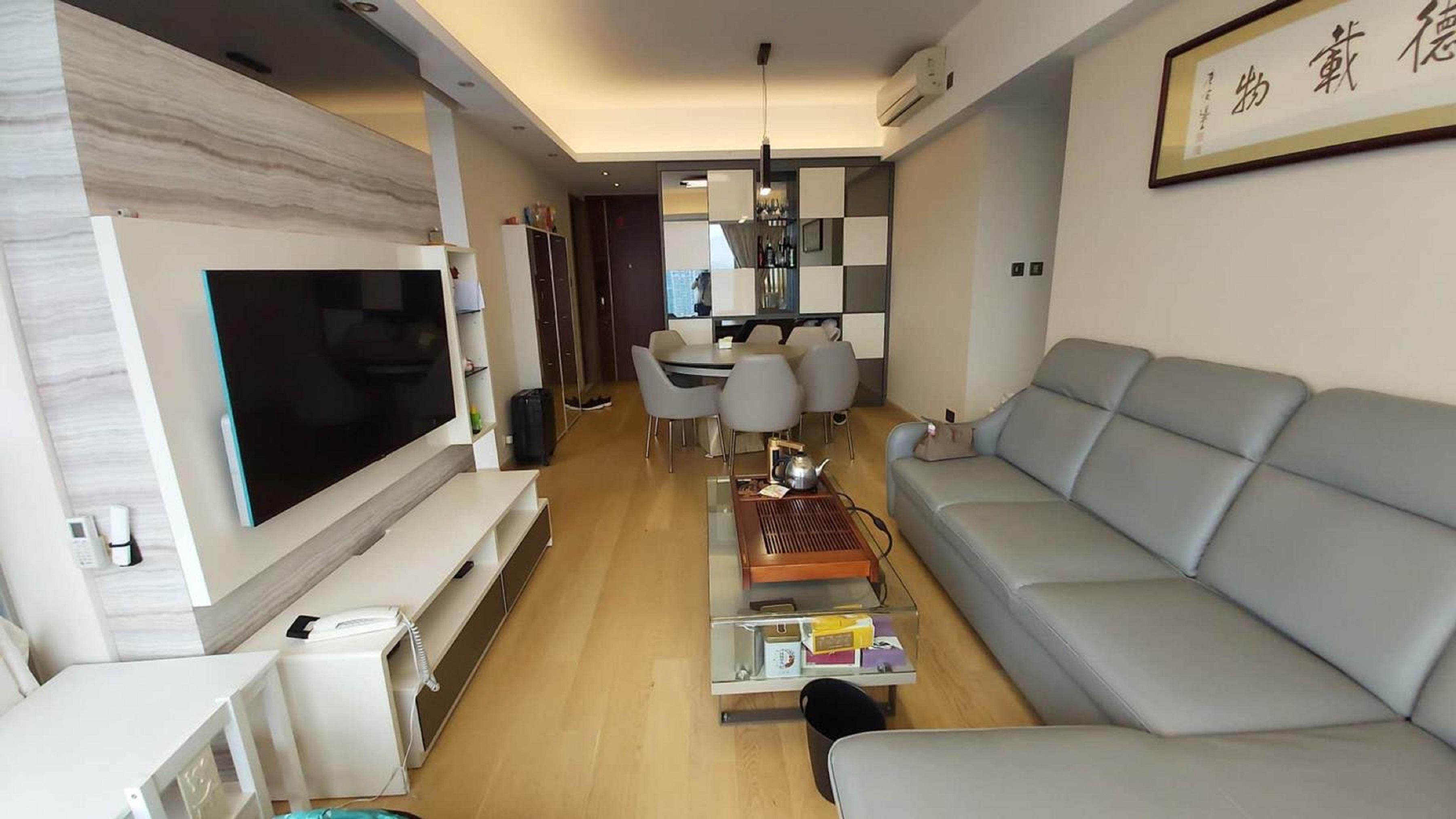 長方形大廳,空間闊落,裝修亦雅緻。