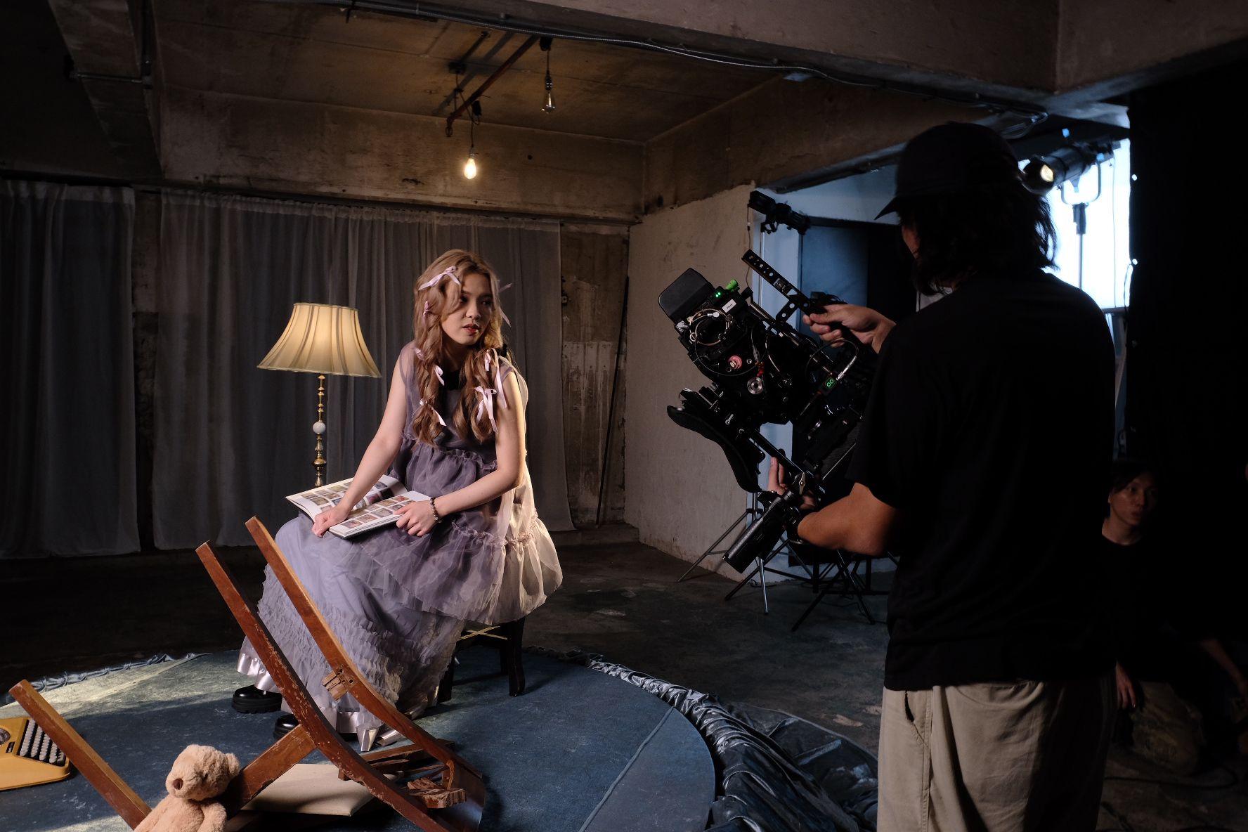 Beanies成員之一的黃健怡(Winky)近日推出今年第三首個人單曲《空空避世學》。