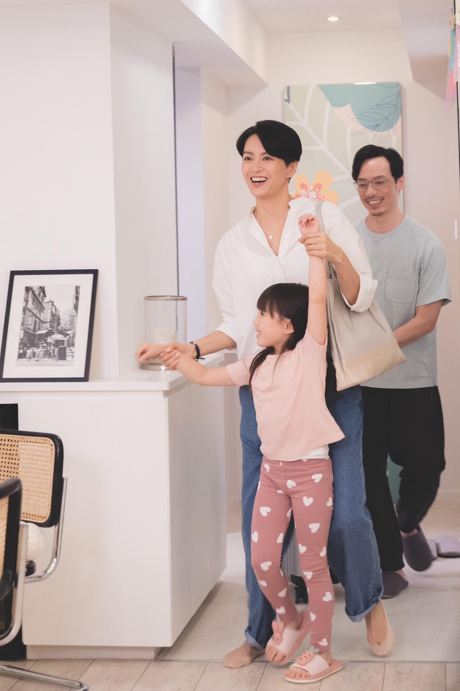 梁詠琪為《反起跑線聯盟2》客串,促成一家團聚。