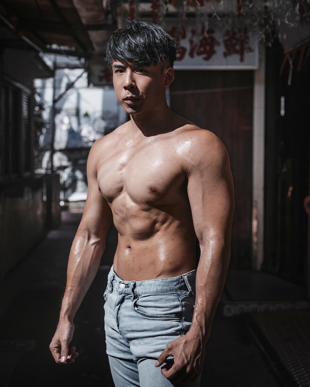 4號 吳宇軒 (Eric) 職業:運動教練 三圍:42/30/38