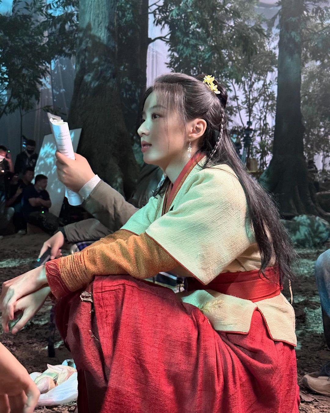 包上恩在《射鵰英雄傳之鐵血丹心》演黃蓉。(包上恩IG)