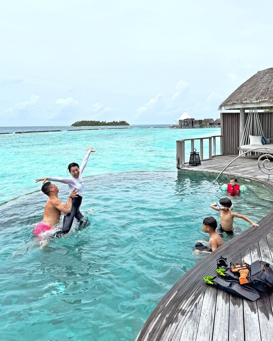 胡杏兒一家去馬爾代夫去旅行。