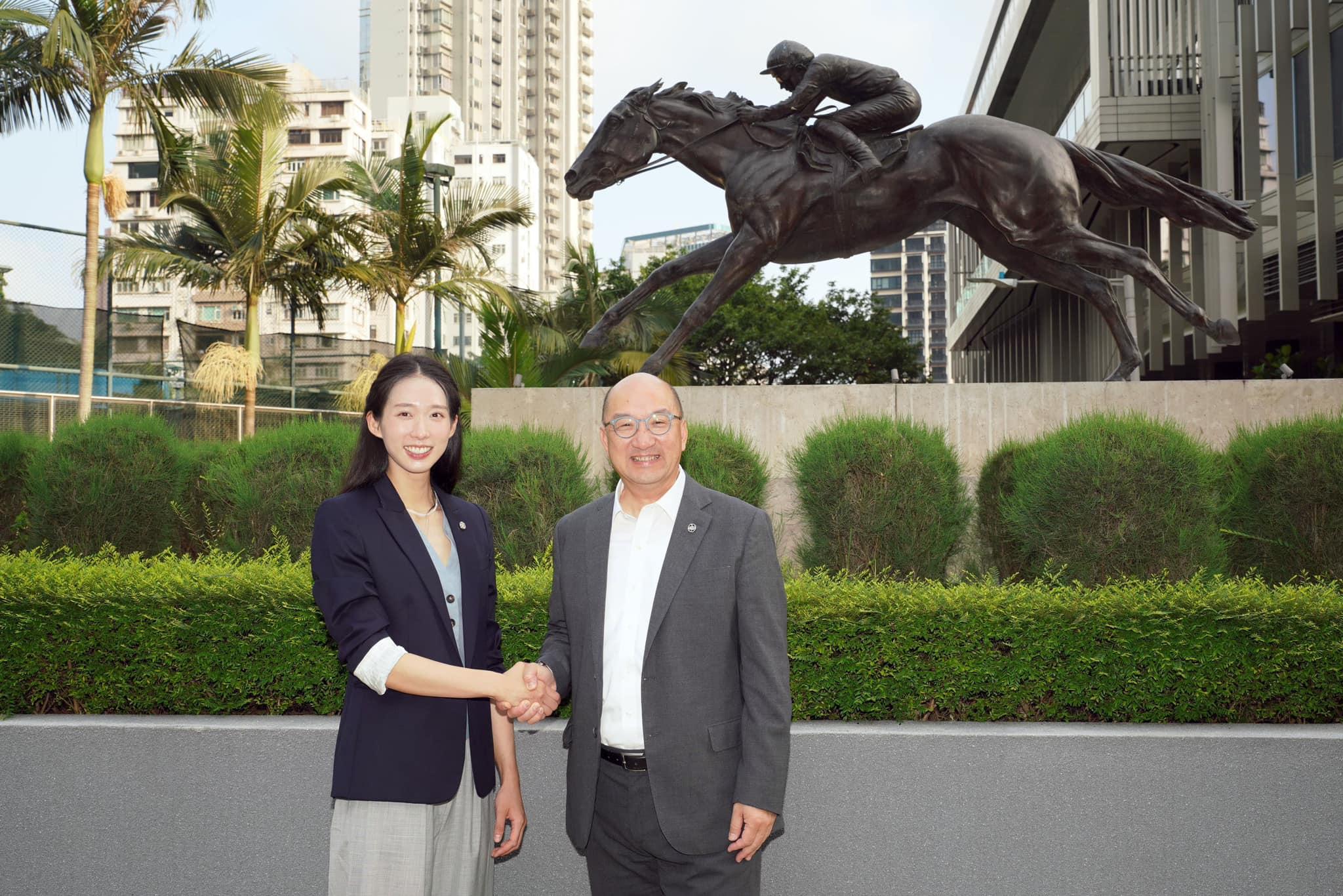 香港賽馬會公司事務執行總監譚志源公布,江旻憓加入香港賽馬會公司事務部任職對外事務助理經理,本月11日履新。(譚志源fb)