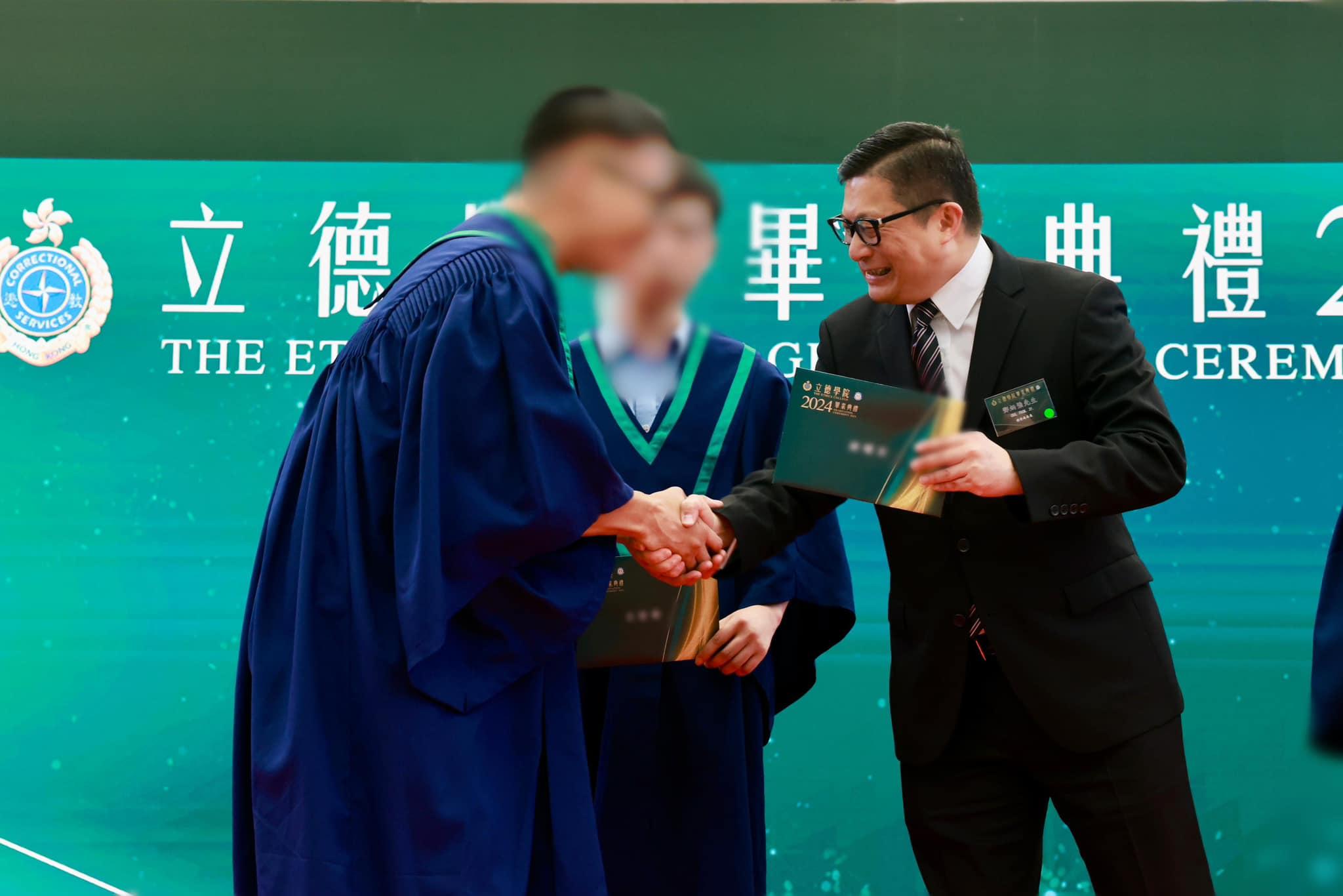 鄧炳強出席懲教署立德學院畢業禮 流下男兒淚|Ray Online