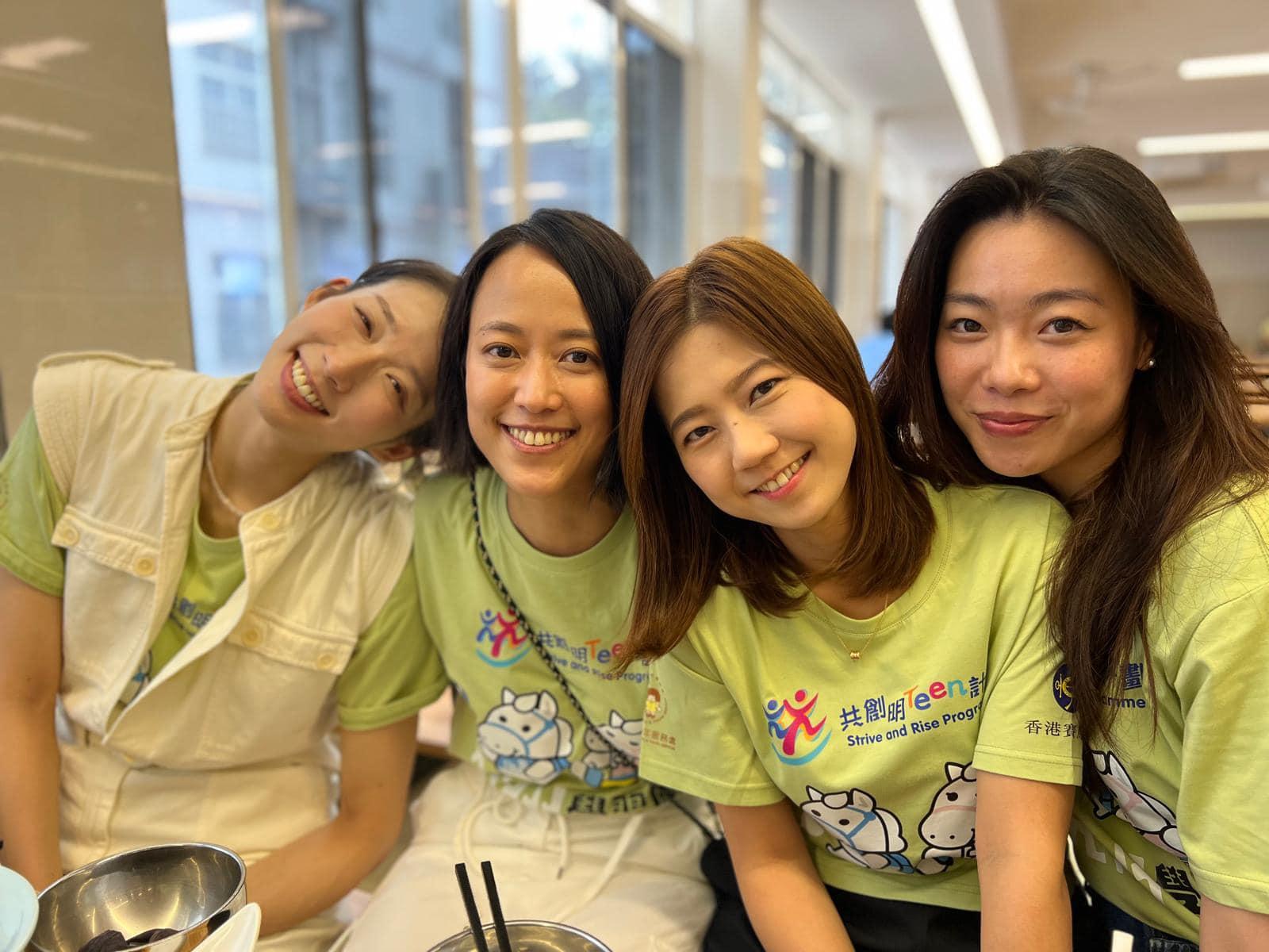 江旻憓上司、香港賽馬會公司事務執行總監譚志源早前於杭州之行發布江旻憓與新同事的合照,大讚「馬會四位年青同事」,圖中可見江旻憓的新同事包括曾任電視台記者的李盼儂(左二)和施樂秋(左三)。(譚志源fb)