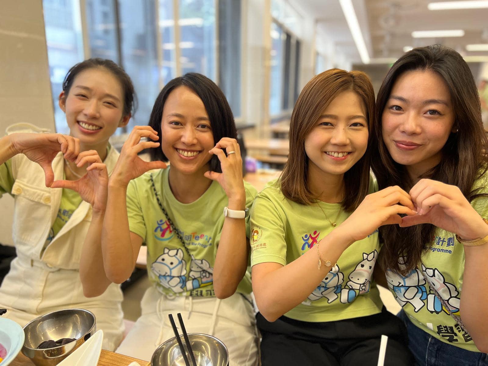 江旻憓上司、香港賽馬會公司事務執行總監譚志源早前於杭州之行發布江旻憓與新同事的合照,大讚「馬會四位年青同事」,圖中可見江旻憓的新同事包括曾任電視台記者的李盼儂(左二)和施樂秋(左三)。(譚志源fb)