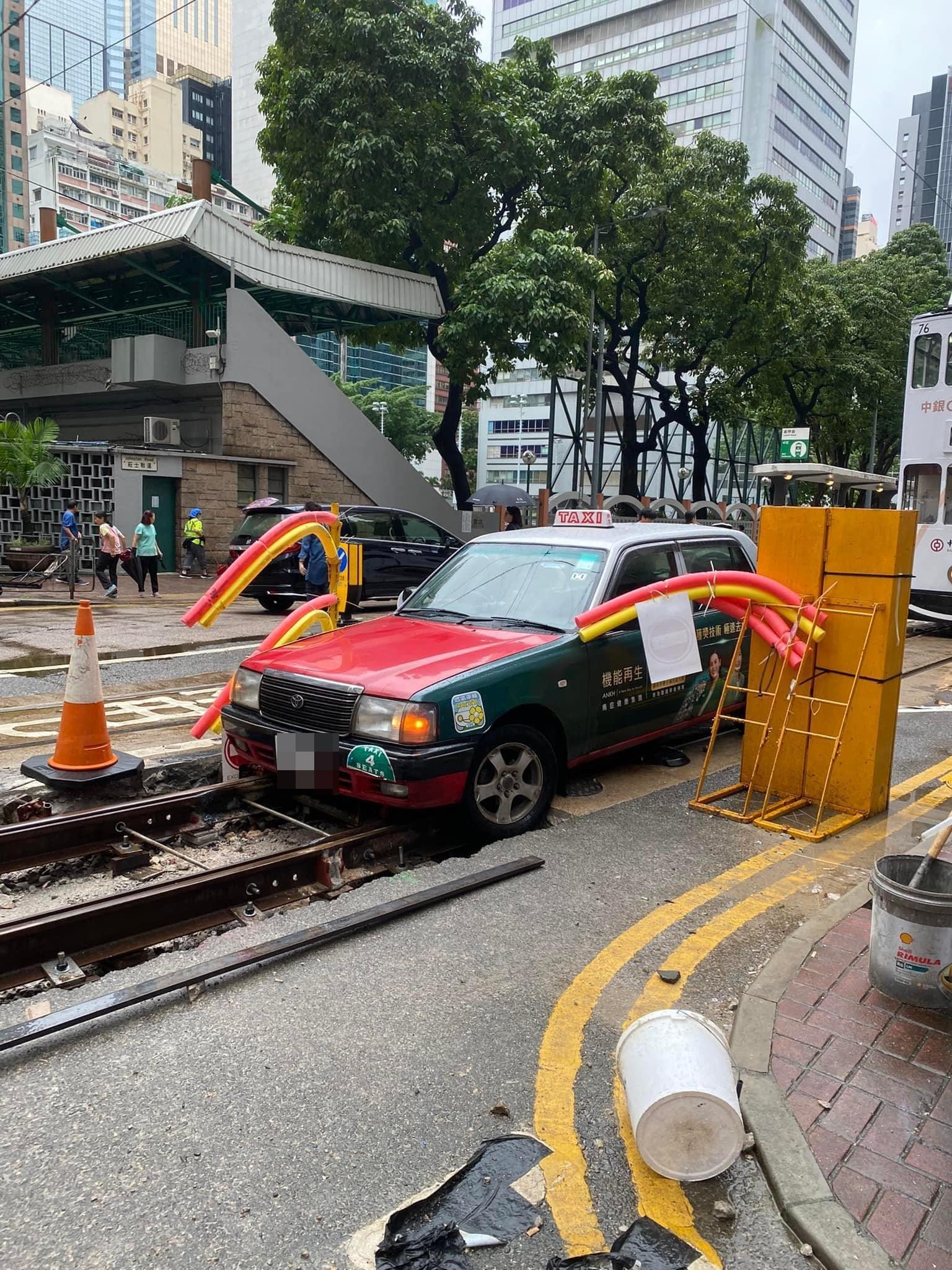 灣仔的士誤闖維修電車軌路段 車cam L(香港群組)FB