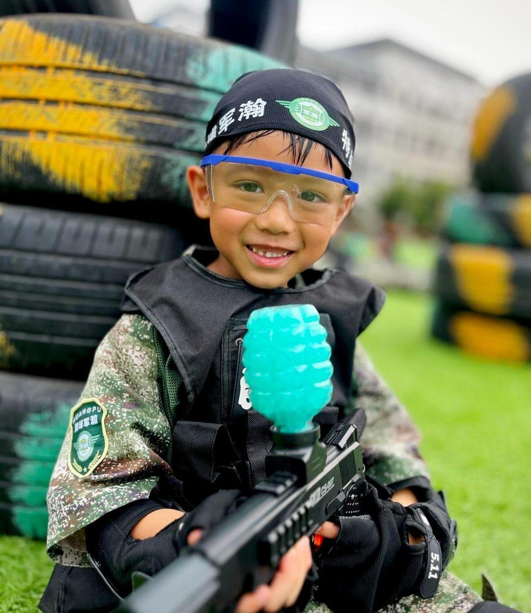 李乘德分享大仔在軍營的照片。