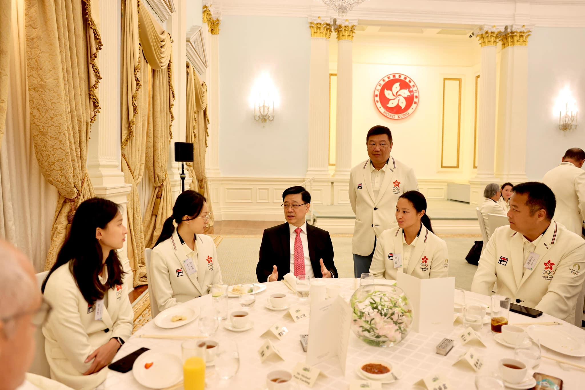 李家超在禮賓府宴請代表團。(李家超fb)