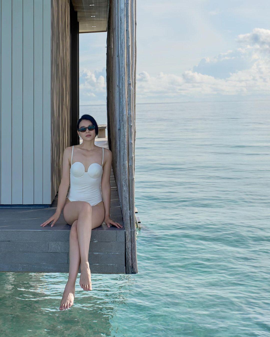 胡杏兒大晒水著照。