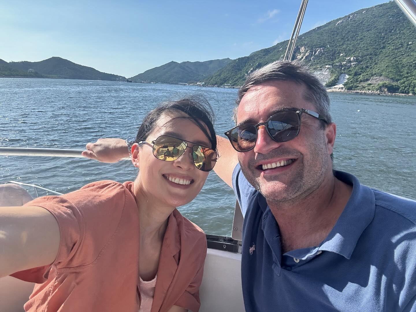 陳法拉返港拍攝Netflix電影《The Ballad of a Small Player》,從照片所見有不少出海的場景。