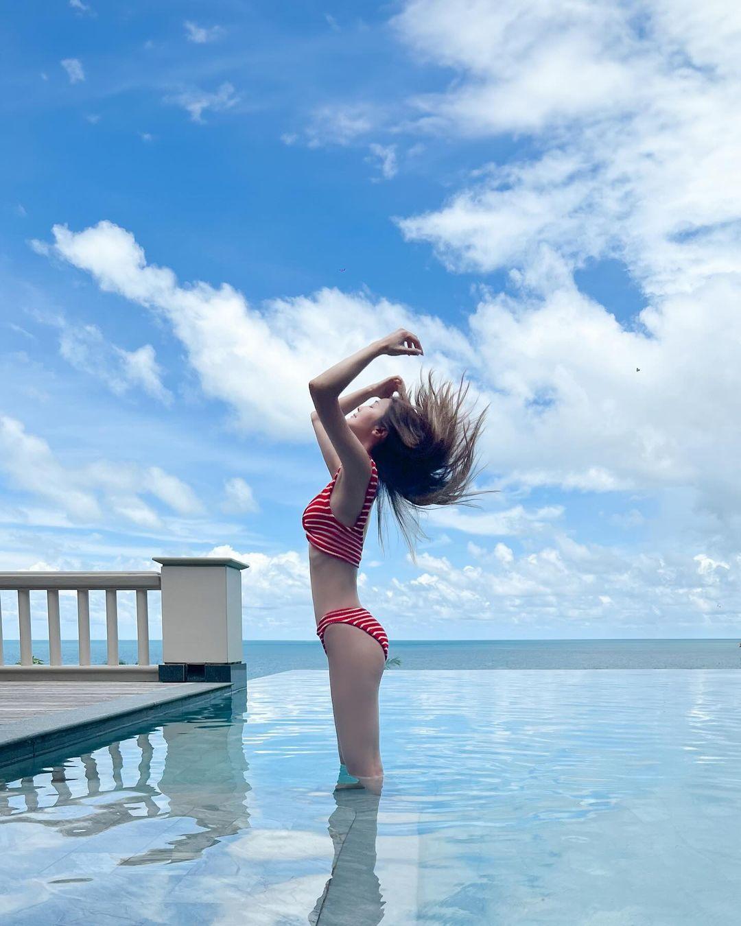 阿Sa蔡卓妍大晒泳照。