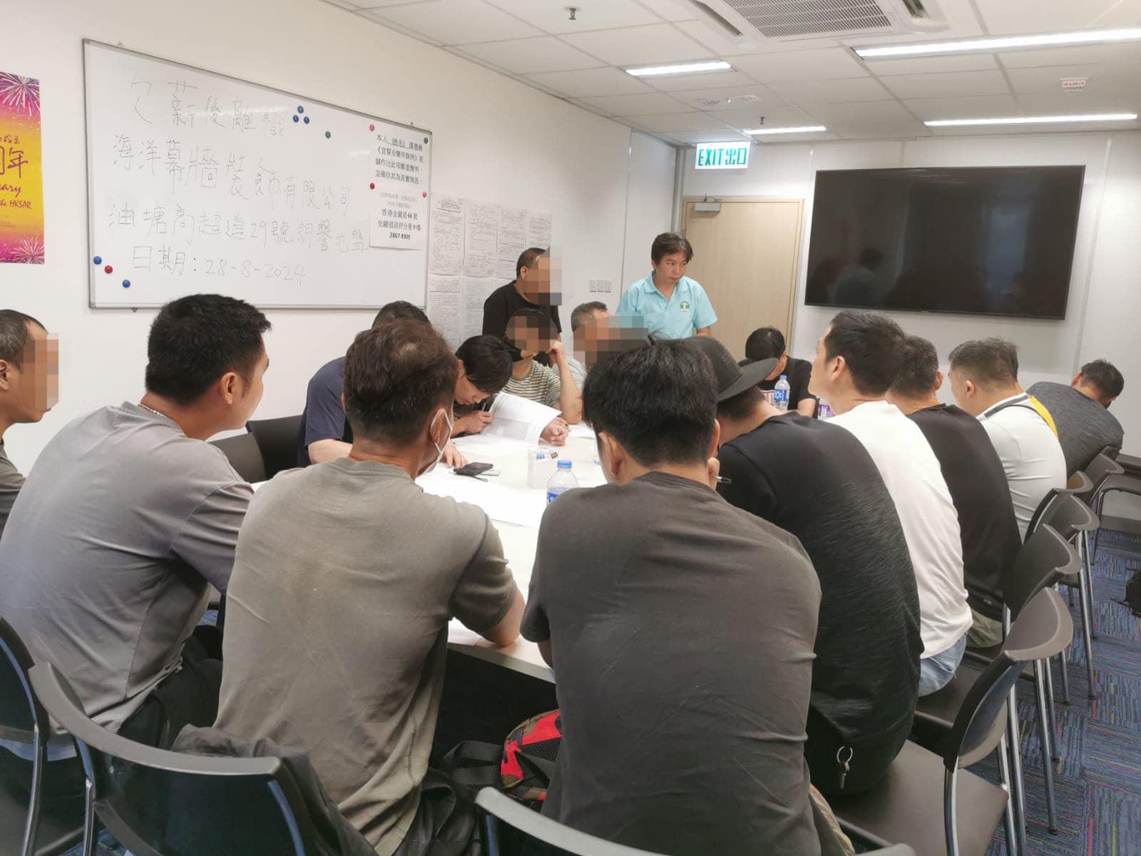 建造業總工會權益團隊趕到工地現場調解及協助工友,下午團隊協助工友到觀塘勞工處登記。(建造業總工會)