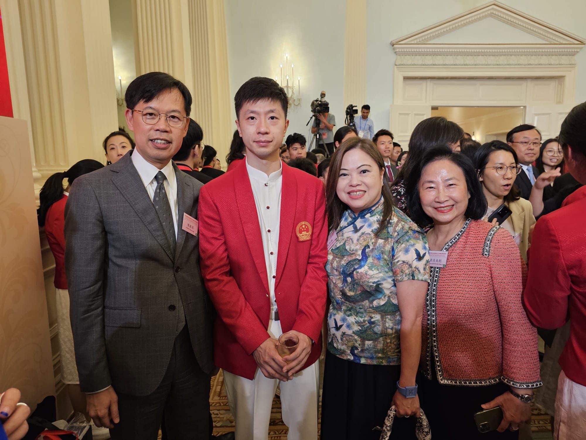 國家隊訪港|羅淑佩面貼面與鄒敬園合照 李家超向馬龍指曾參加乒乓球班際比賽| Ray Online
