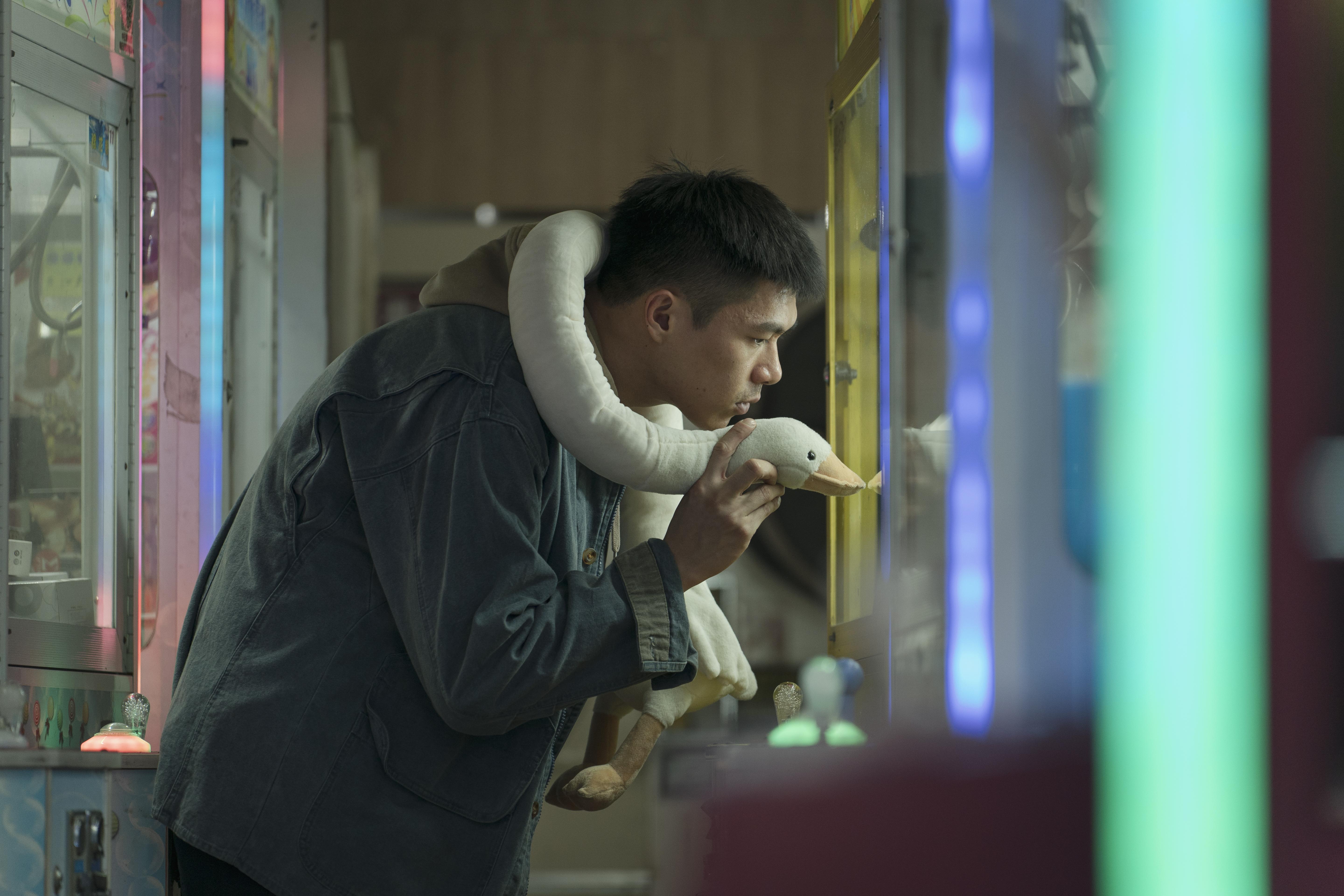 柯煒林在片中飾演出租猛男繩縛師Uberdick。