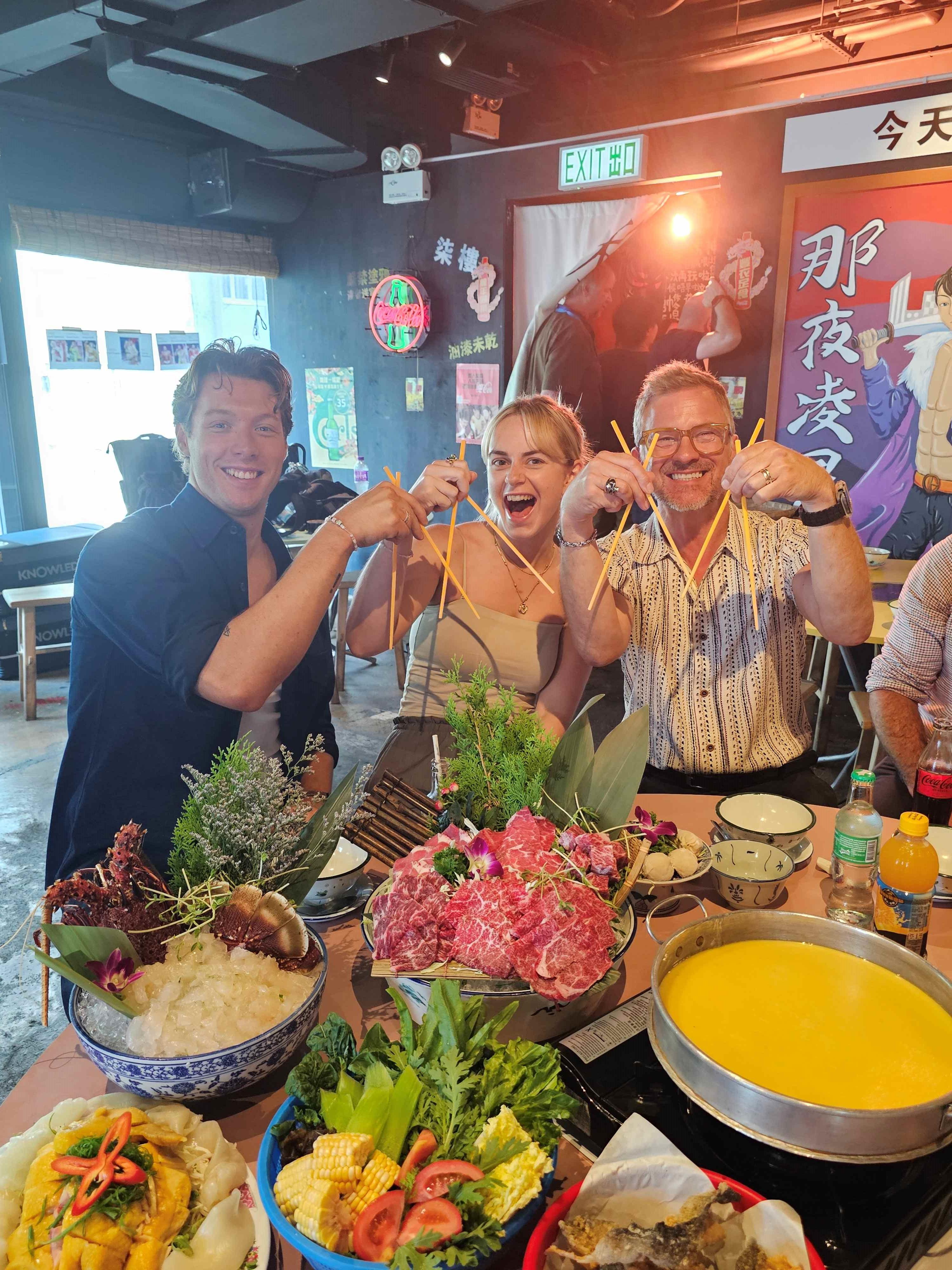 左起︰George Maddison、Ellie Kingdon、Richard Standing