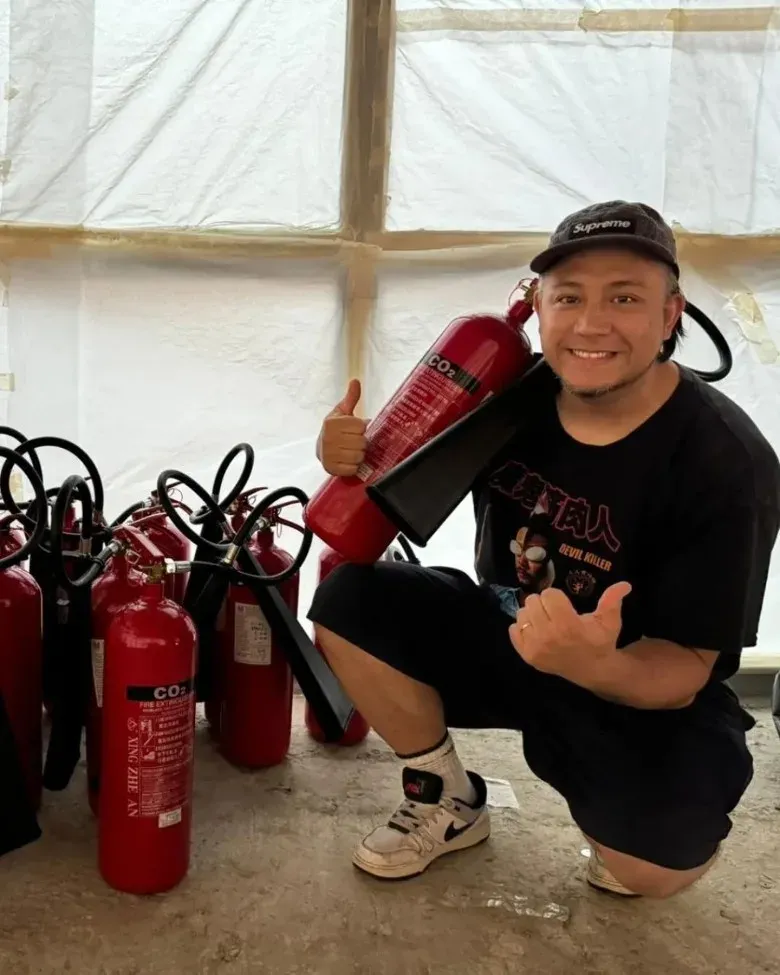 張致恒開始到地盤工作。