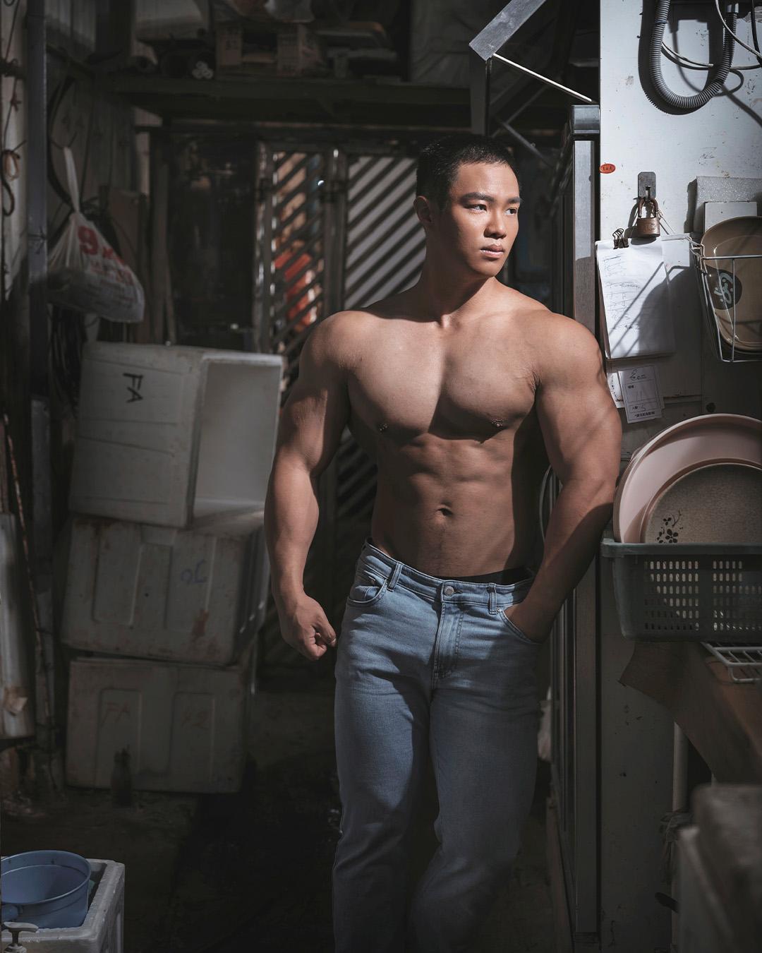 7號 顏英豪 (Cash) 職業︰健身教練 三圍:46/33/43