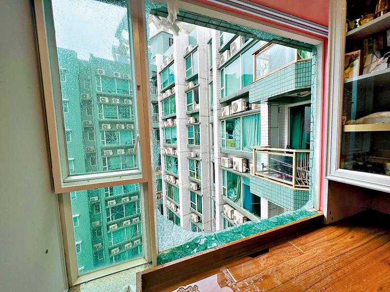 颱風吹爆窗|網民分享屋企4隻窗遭吹爆維修要5位數! 家居保險有得賠?|好裝修