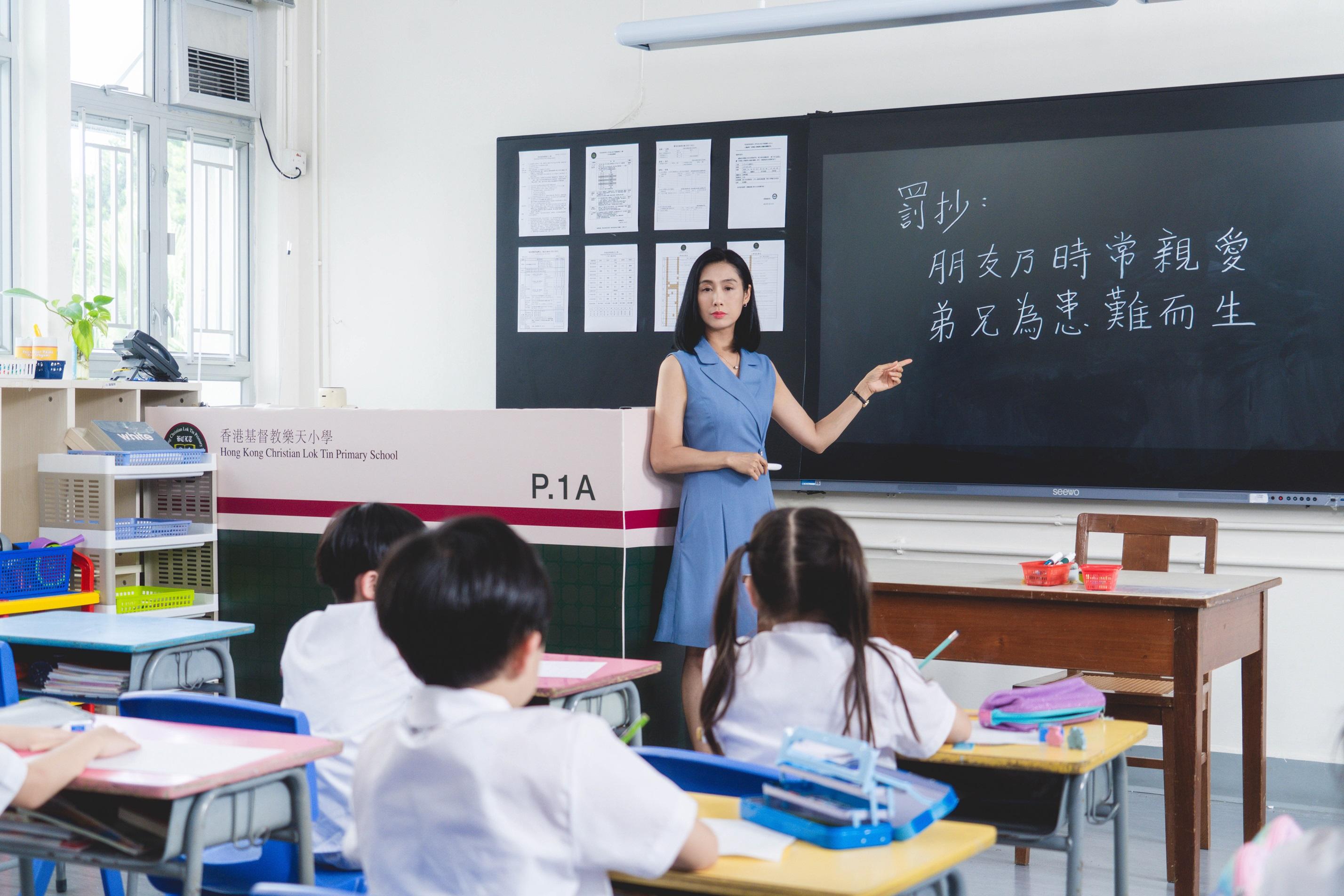 朱茵在《反起跑線聯盟2》演嚴師,對學生要求極高。