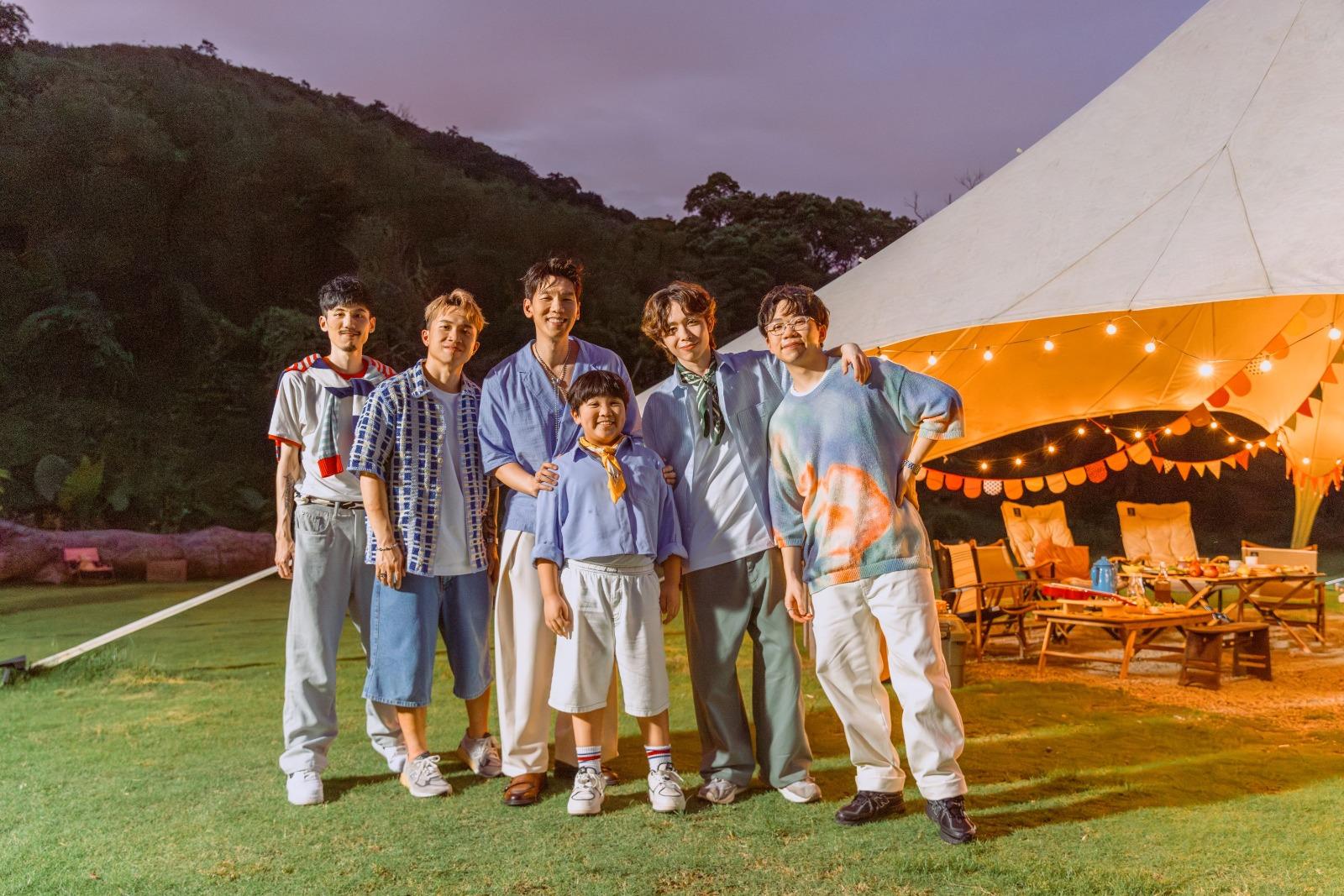 《正能量活潑唱歌者》為樂迷展現Phil於音樂上的更多面向。