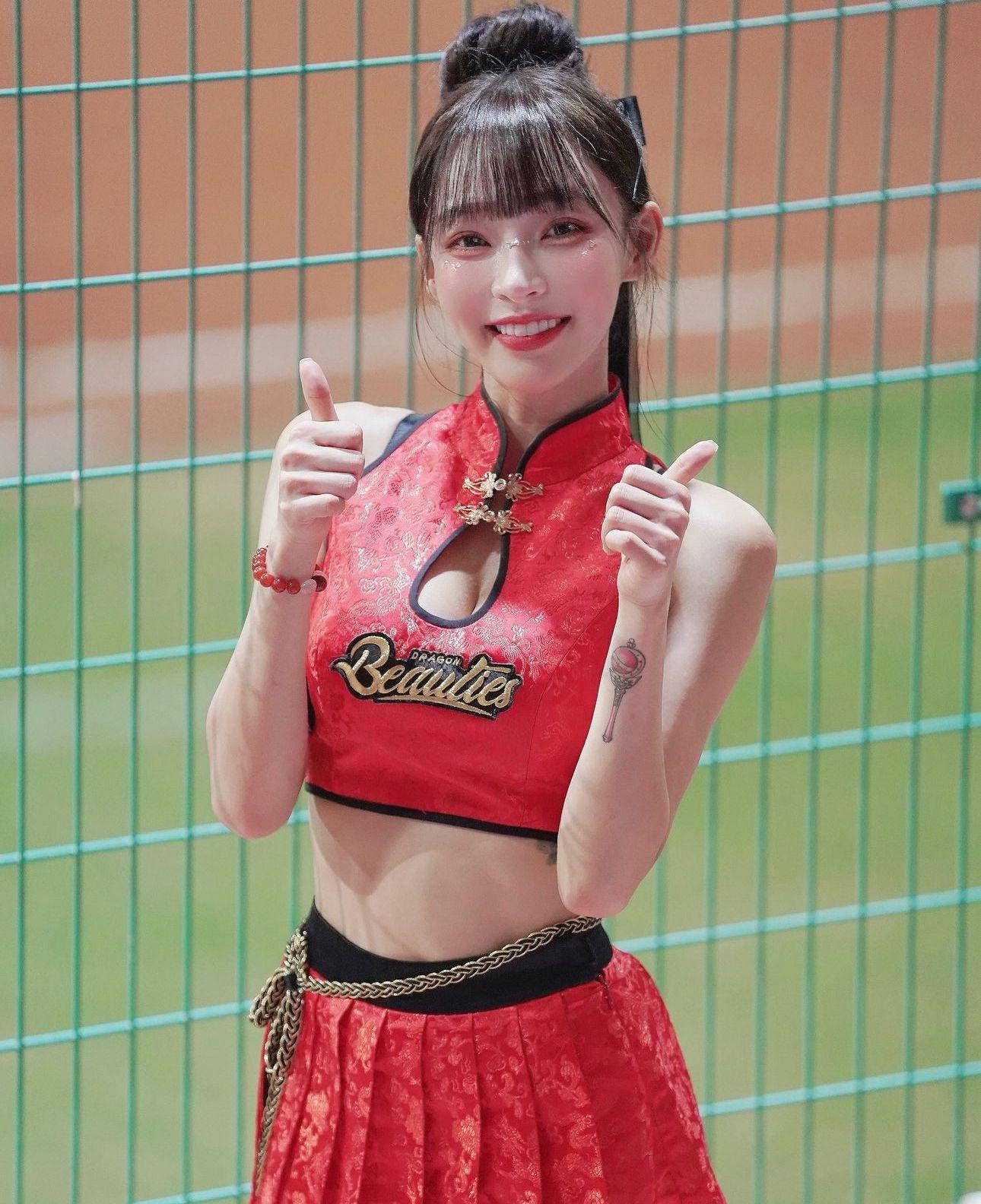 林襄分享多張攝於花蓮的啦啦隊造型靚相。