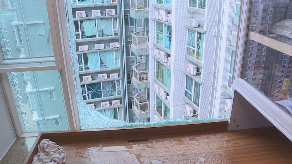 颱風吹爆窗|網民分享屋企4隻窗遭吹爆維修要5位數! 家居保險有得賠?|好裝修